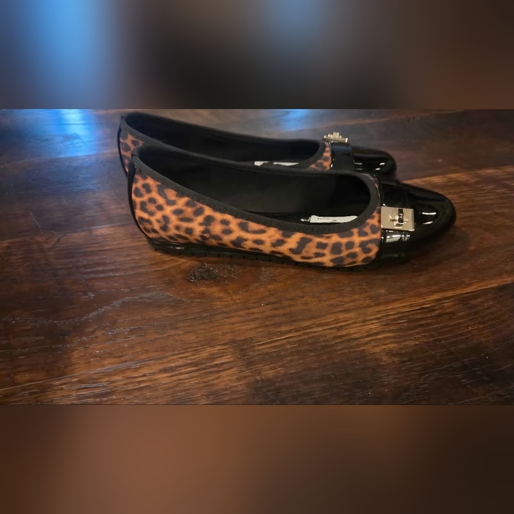 Anne Klein Gyllen Flats size 6.5